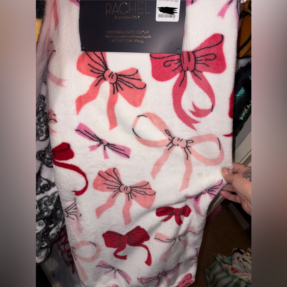 RACHEL Rachel Roy Pink and Red Bow Blanket